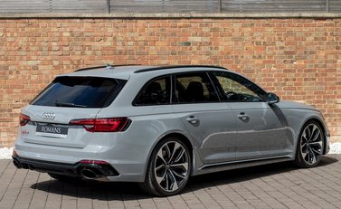 Audi RS4 Avant 7