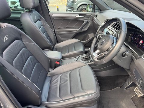 Volkswagen Tiguan R-LINE TECH TSI 4MOTION DSG 22