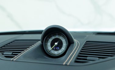 Porsche 911 (992) GT3 Touring 10