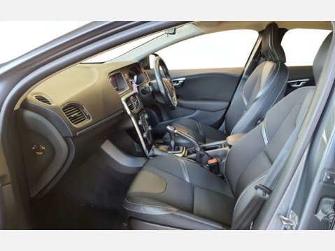 Volvo V40 2.0 V40 Momentum Nav+ T2 5dr 16