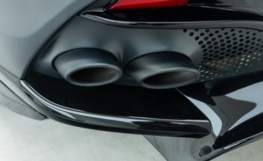 Aston Martin DBX 707 38