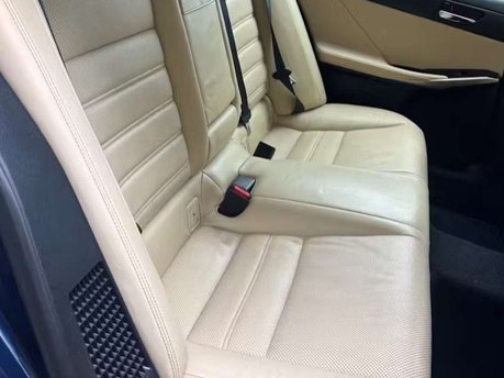 Lexus Is 2.5 300h Executive Edition Saloon 4dr Petrol Hybrid E-CVT Euro 5 (s/s) (223 6