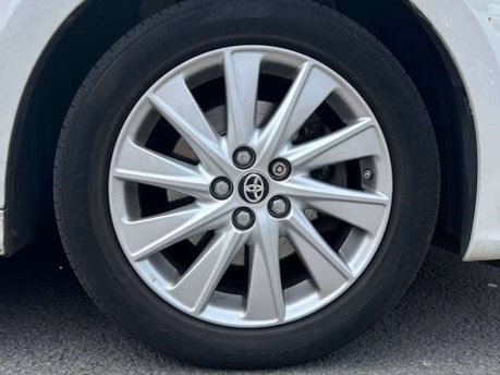 Toyota Yaris 1.5 VVT-h Icon Hatchback 5dr Petrol Hybrid E-CVT Euro 6 (s/s) (116 ps) 28