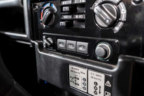 Land Rover Defender 90 TD SOFT TOP XS. MOMO WHEEL. HEATED SEATS. ALPINE STEREO. REAR BENCH SEATS. 29