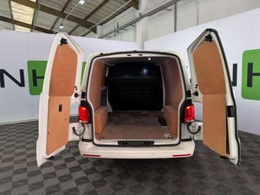 Volkswagen Transporter 2.0 Transporter T28 Highline TDI 1