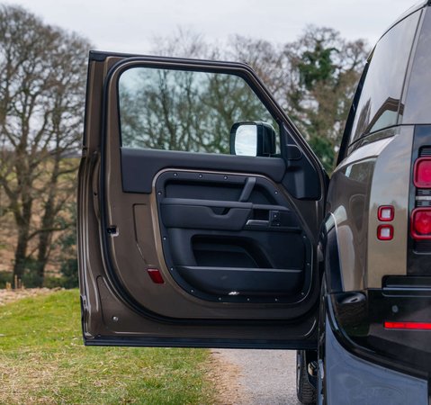 Land Rover Defender D250 X-Dynamic SE HardTop Obsidian WildTrak 1