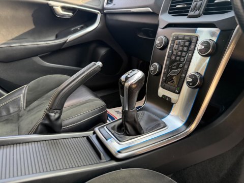 Volvo V40 2.0 T3 R-Design Nav Euro 6 (s/s) 5dr 9