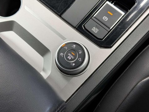 Volkswagen Touareg 3.0 TDI V6 R-Line SUV 5dr Diesel Tiptronic 4Motion Euro 6 (s/s) (286 ps) 61