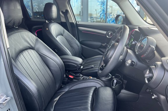 Mini Hatch COOPER EXCLUSIVE 5 DOOR AUTOMATIC 19