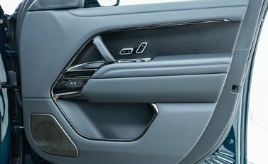 Land Rover Range Rover P530 SV 33