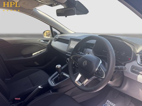 Renault Clio 1.0 TCe evolution Hatchback 5dr Petrol Manual Euro 6 (s/s) (90 ps) Air Con 24