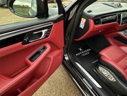 Porsche Macan TURBO PDK 83