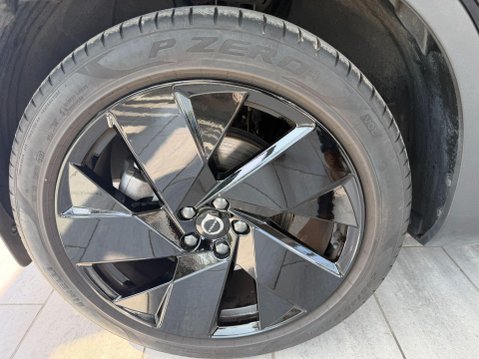 Volvo XC40 2.0 B3 MHEV Ultra Black Edition DCT Auto Euro 6 (s/s) 5dr 15