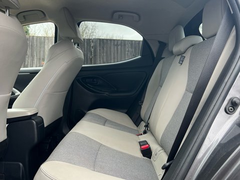 Toyota Yaris EXCEL FHEV 9