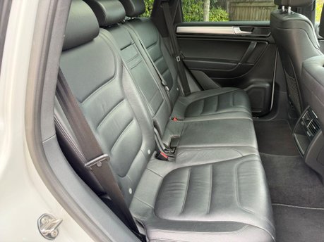 Volkswagen Touareg 3.0 TDI V6 BlueMotion Tech R-Line Tiptronic 4WD Euro 6 (s/s) 5dr 25