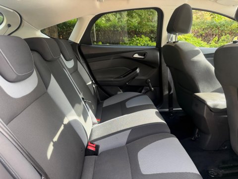 Ford Focus 1.6 Zetec Euro 5 5dr 17
