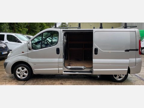Vauxhall Vivaro 2.0 2900 CDTi Sportive Panel Van 4dr Diesel Manual FWD L3 (195 g/km, 113 bh 27