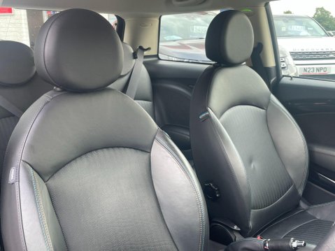 Mini Hatch 1.6 Cooper D Bayswater Euro 5 (s/s) 3dr 16