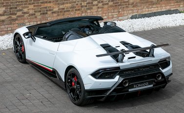 Lamborghini Huracan Spyder LP640-4 Performante 11