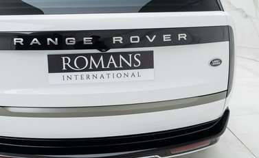 Land Rover Range Rover P440e SE 32