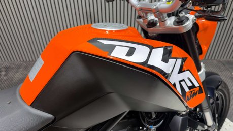 KTM Duke 2016 INCREDIBLY CLEAN LONG MOT ONLY 1K AKRAPOVIC 24