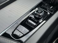 Volvo XC60 2.0 XC60 R-Design B5 MHEV Auto 5dr 33