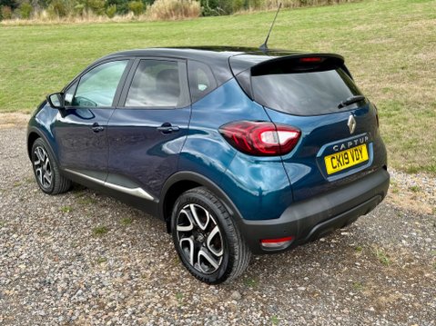 Renault Captur ICONIC TCE 7