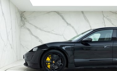 Porsche Taycan Turbo S Cross Turismo 31