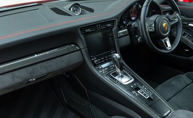 Porsche 911 Carrera 4 GTS (991.2) 19