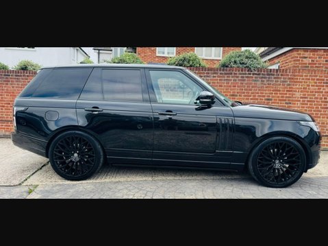 Land Rover Range Rover 3.0 SD V6 Vogue SUV 5dr Diesel Auto 4WD Euro 6 (s/s) (275 ps) 7