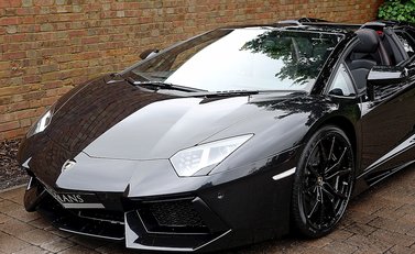 Lamborghini Aventador LP 700-4 Roadster 23