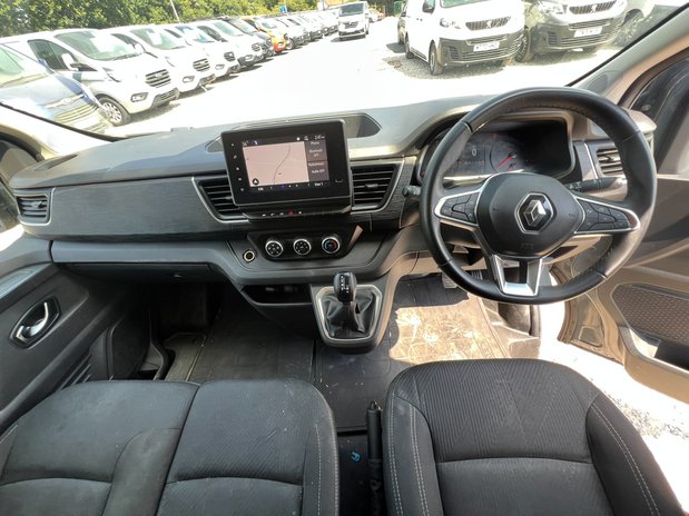 Renault Trafic AUTO SWB L1 Sl28 Sport Edc Dci Air Con Alloys Sensors Cruise EURO 6 24