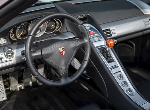 Porsche Carrera GT 13