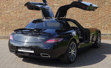 Mercedes-Benz SLS AMG 22