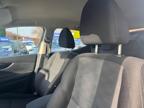 Nissan Qashqai 1.5 dCi Acenta 2WD Euro 6 (s/s) 5dr 28