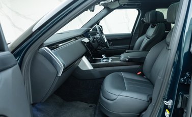 Land Rover Range Rover P530 SV 25