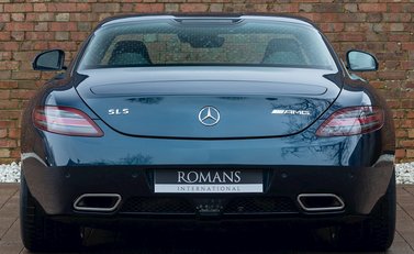 Mercedes-Benz SLS AMG 5