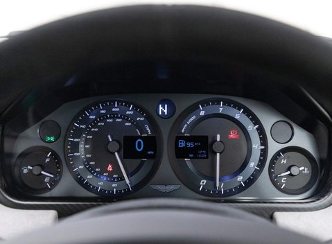 Aston Martin Vantage S V12 10