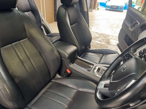Land Rover Discovery Sport 2.0 Discovery Sport Black HSE TD4 Auto 4WD 5dr 40