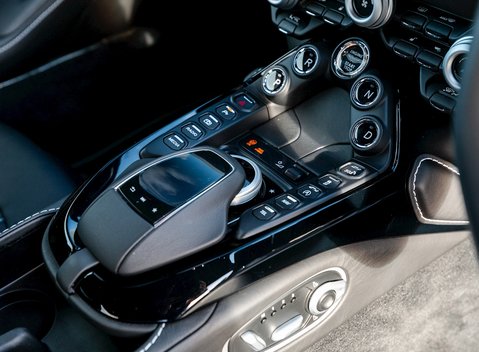 Aston Martin V8 Vantage 19