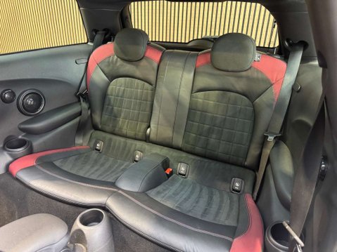 Mini Hatch 2.0 John Cooper Works Auto 3dr 64