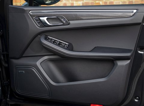Porsche Macan Turbo 22