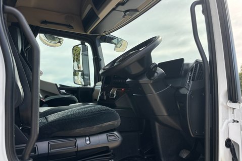 Mercedes-Benz Actros 1824L Streamspace with 8.6m Body & Tail Lift 17