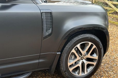 Land Rover Defender XS EDITION 35