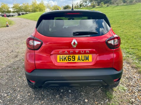 Renault Captur ICONIC TCE 63
