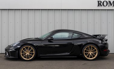Porsche 718 Cayman GT4 2