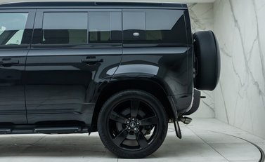 Land Rover Defender 110 V8 Bond Edition 43