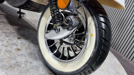 Ajs MODENA 2021 ONLY 800 MILES MODERN RETRO SCOOTER 125CC MOT OCTOBER 2027 10