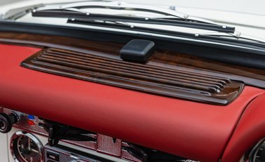 Mercedes-Benz 280 SL W113 Pagoda 22