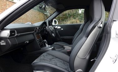 Porsche 911 (997) Carrera 4 GTS 8